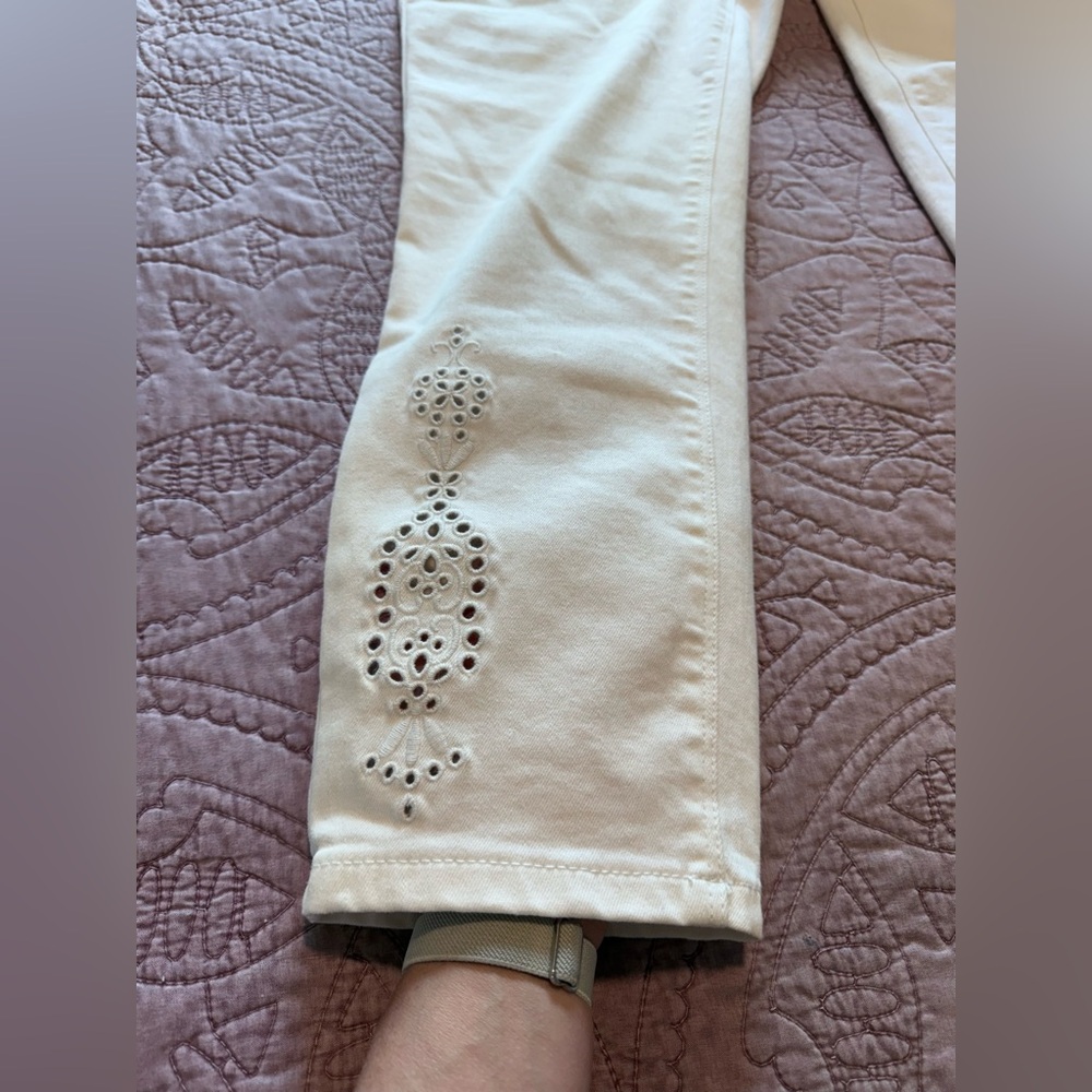 Isaac Mizrahi Cream Cropped Pants - Picture 11 of 16